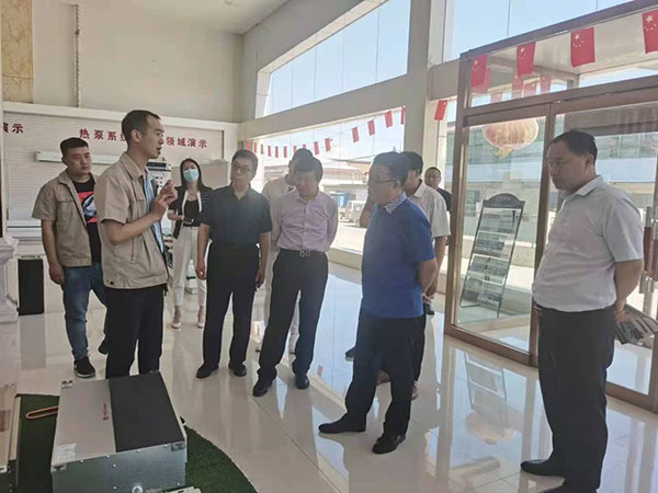 原省工信廳孫廳長蒞臨躍鑫公司，考察風機盤管車間生產(chǎn)情況