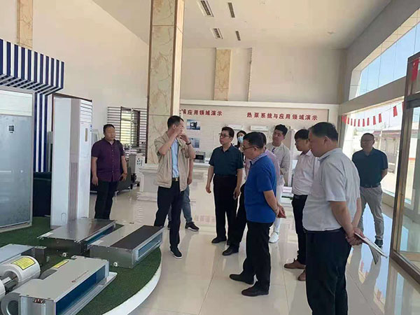 原省工信廳孫廳長蒞臨躍鑫公司，考察風機盤管車間生產(chǎn)情況