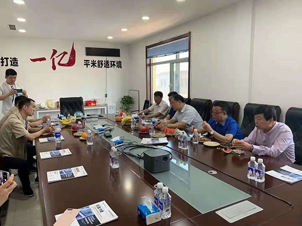 原省工信廳孫廳長蒞臨躍鑫公司，考察風機盤管車間生產(chǎn)情況