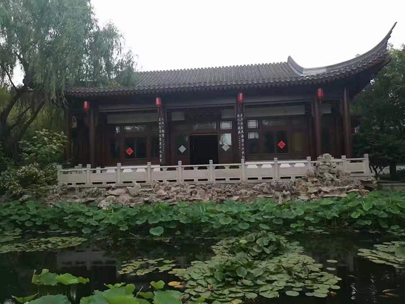 保定蓮池書(shū)院,臥式暗裝風(fēng)機(jī)盤(pán)管安裝中